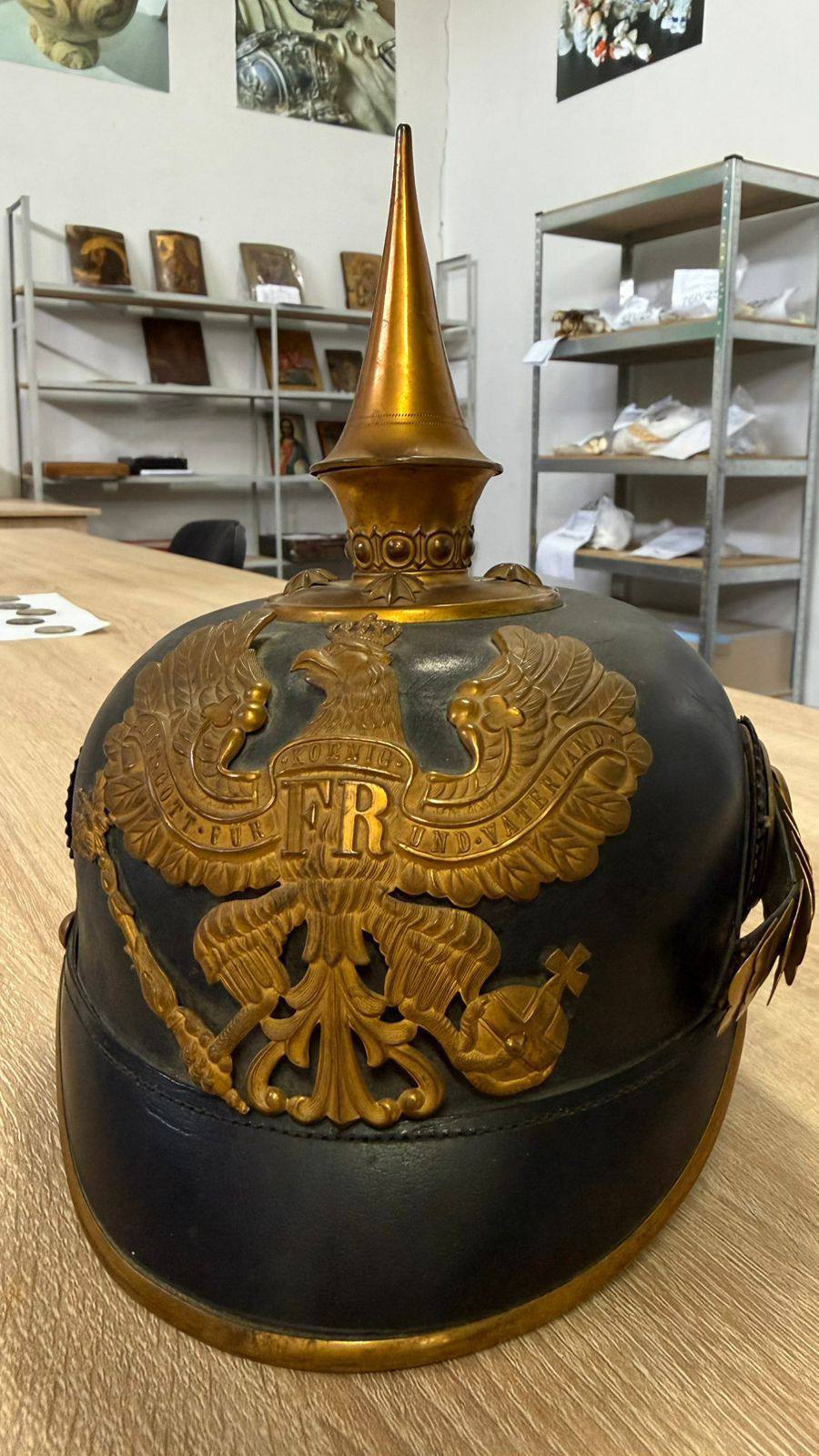 Шолом прусського офіцера 1915 року. Шолом прусського офіцера 1915 року.